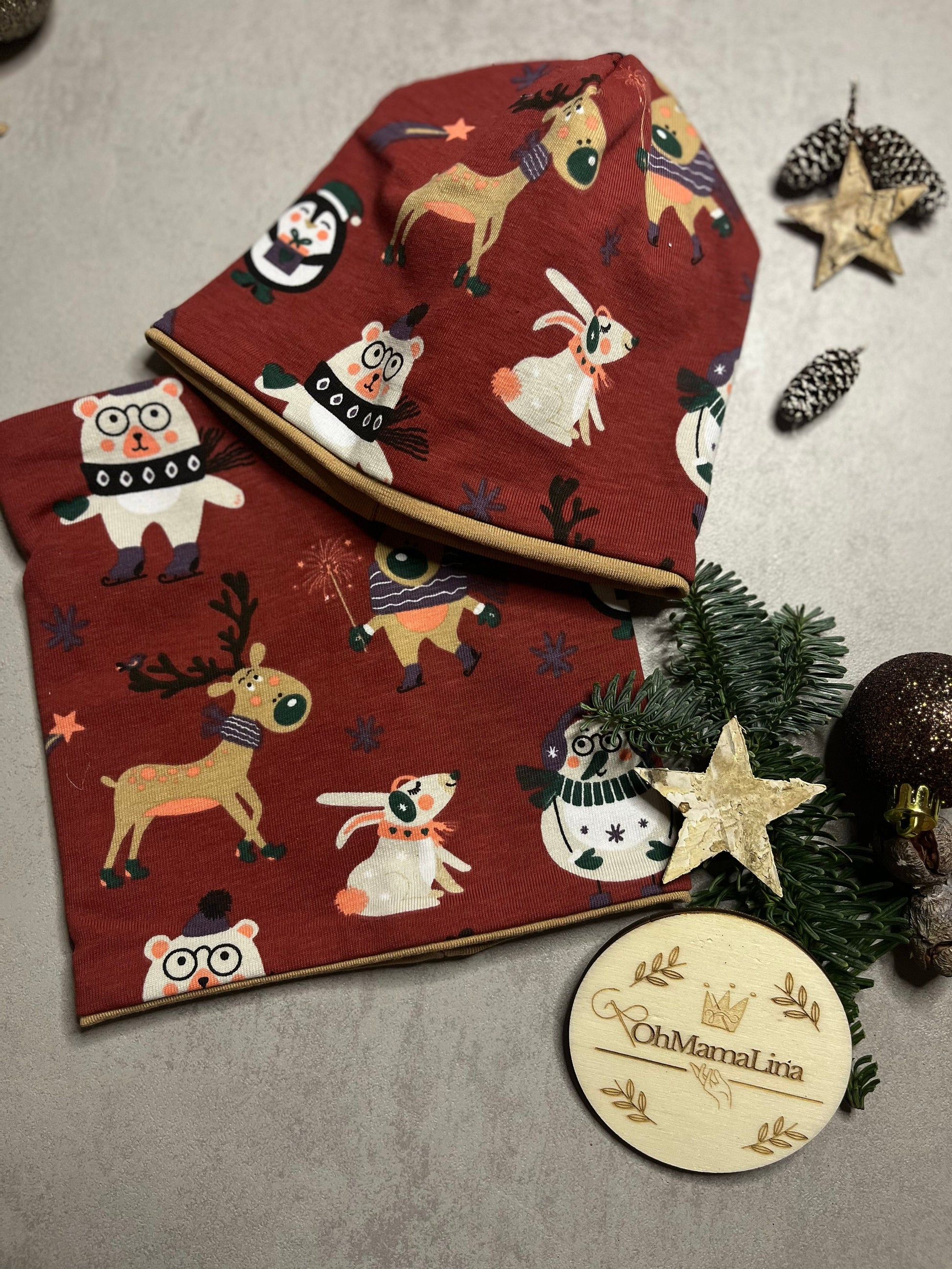 Handgemachtes Weihnachts Beanie & Loop Set – Loop unten, Beanie oben, andere Dekoration, Nahansicht | Limited Edition OhMamaLina
