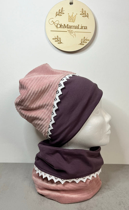 Handgemachtes Beanie & Loop Set Rosa-Lila – Beanie auf Kopf, Loop, Seitenansicht rechts | OhMamaLina