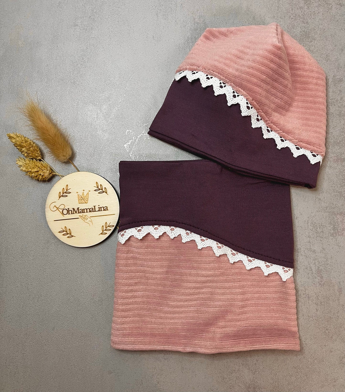 Handgemachtes Beanie & Loop Set Rosa-Lila – Loop und Beanie liegend, Übersicht | OhMamaLina