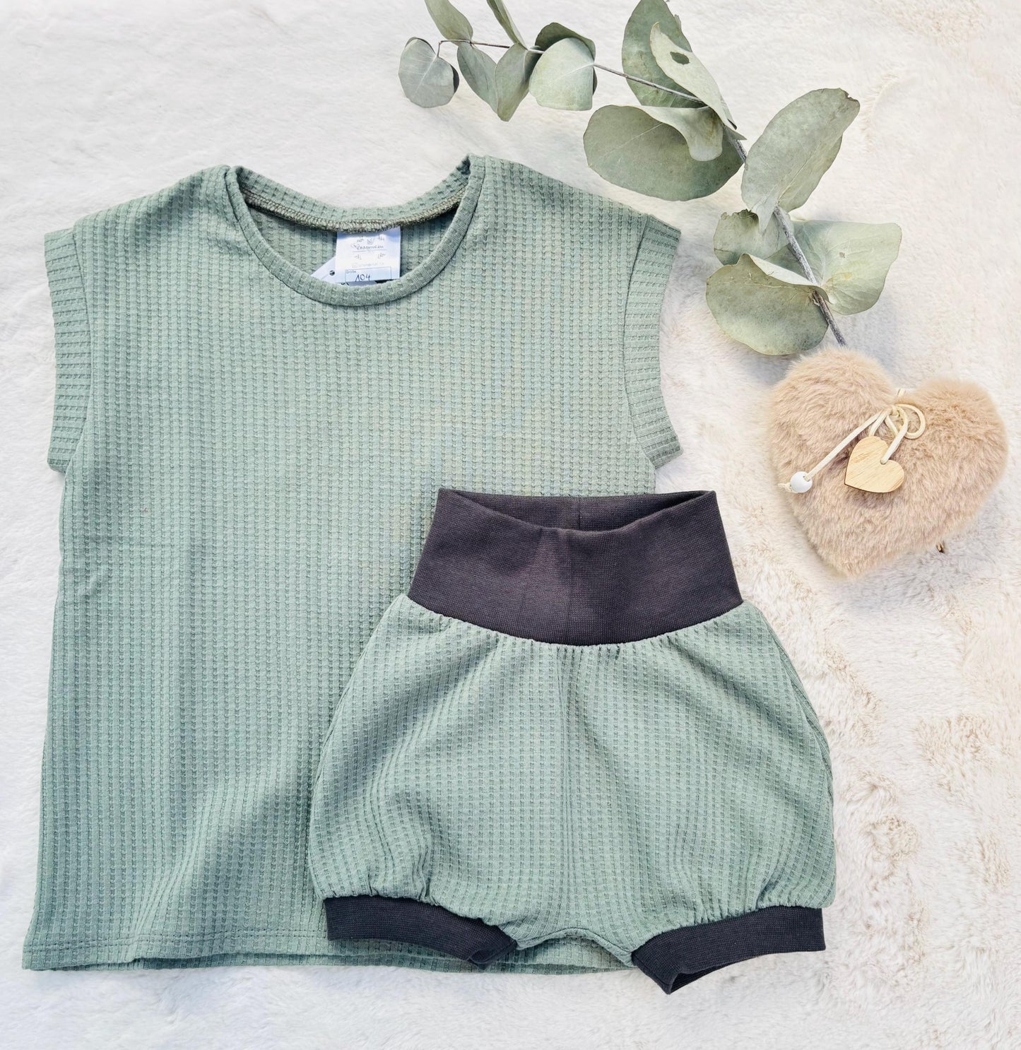 Handgemachte Pumphose Mint Graues Bündchen & passendes T-Shirt Mint – Outfit Set Baby & Kleinkind OhMamaLina