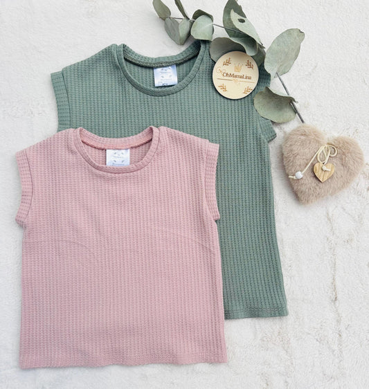 Handgemachtes Kinder Waffel T-Shirt in Altrosa und Mint – Vorderansicht beide Farben